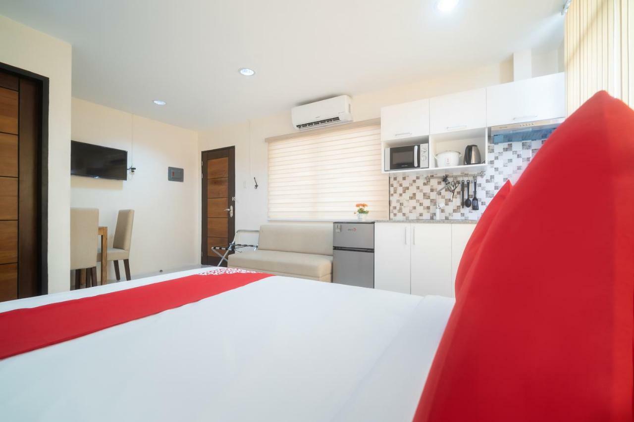 Oyo 199 Solange Apartelle Davao Stadt Exterior foto