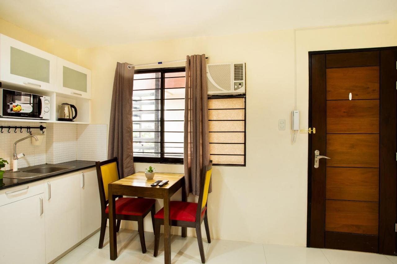 Oyo 199 Solange Apartelle Davao Stadt Exterior foto