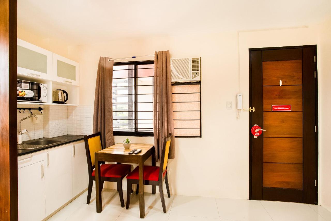 Oyo 199 Solange Apartelle Davao Stadt Exterior foto